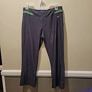 Nike Womens Dri Fit Capri Leggings Size Medium Gray/green